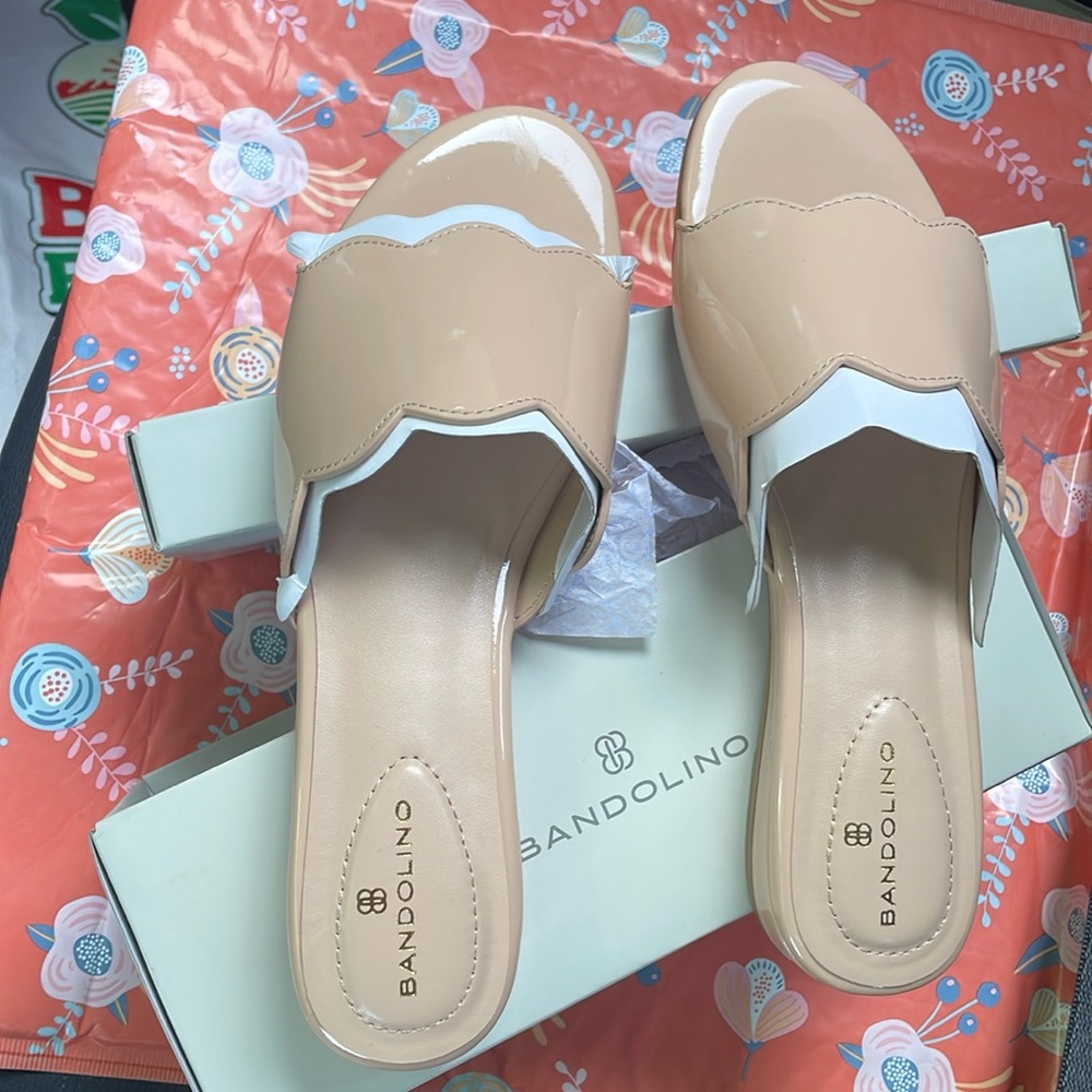 Bandolino patent leather sandals